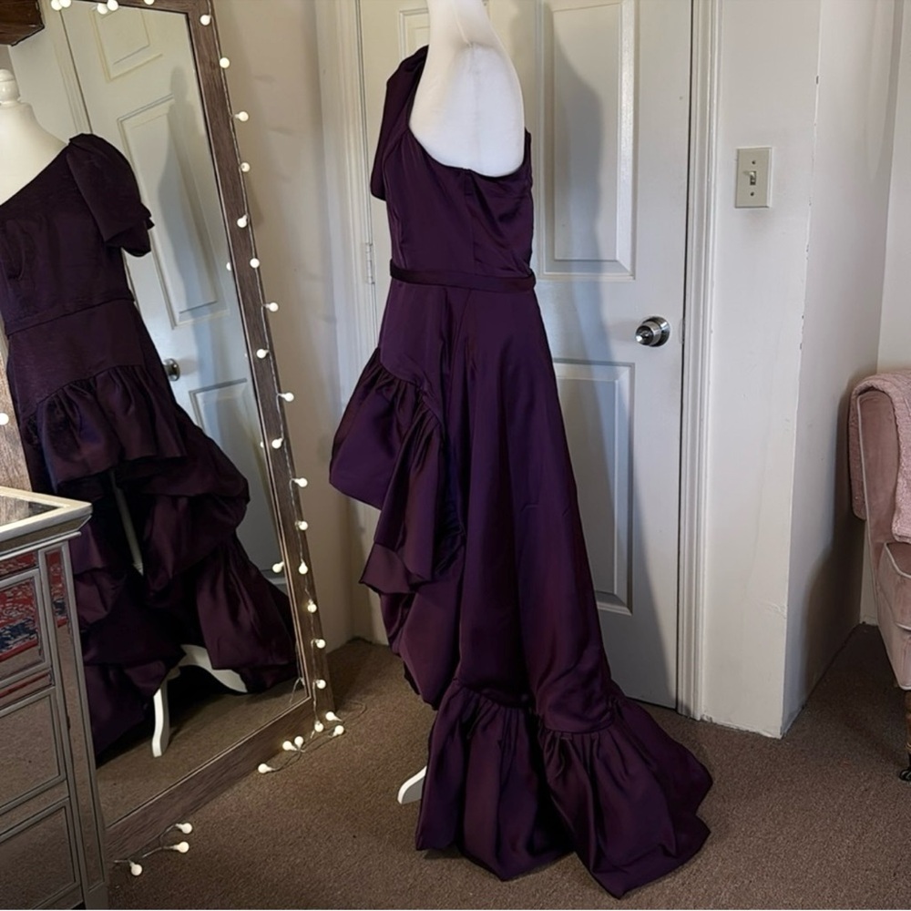 MAC DUGGAL
High Low Gown with Statement Bow - Picture 8 of 13